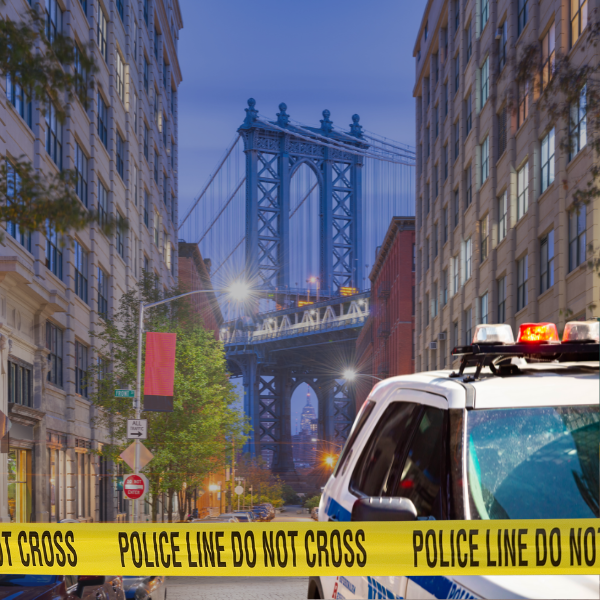 Secuelas de la escena de un accidente con fuga en Brooklyn con la policía y las pruebas. Accidentes de coche en Brooklyn mataron a 3 el pasado febrero 2025